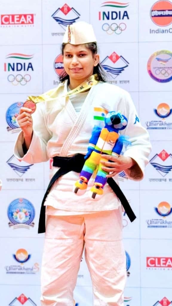 Shraddha wins Shiv Chhatrapati award
